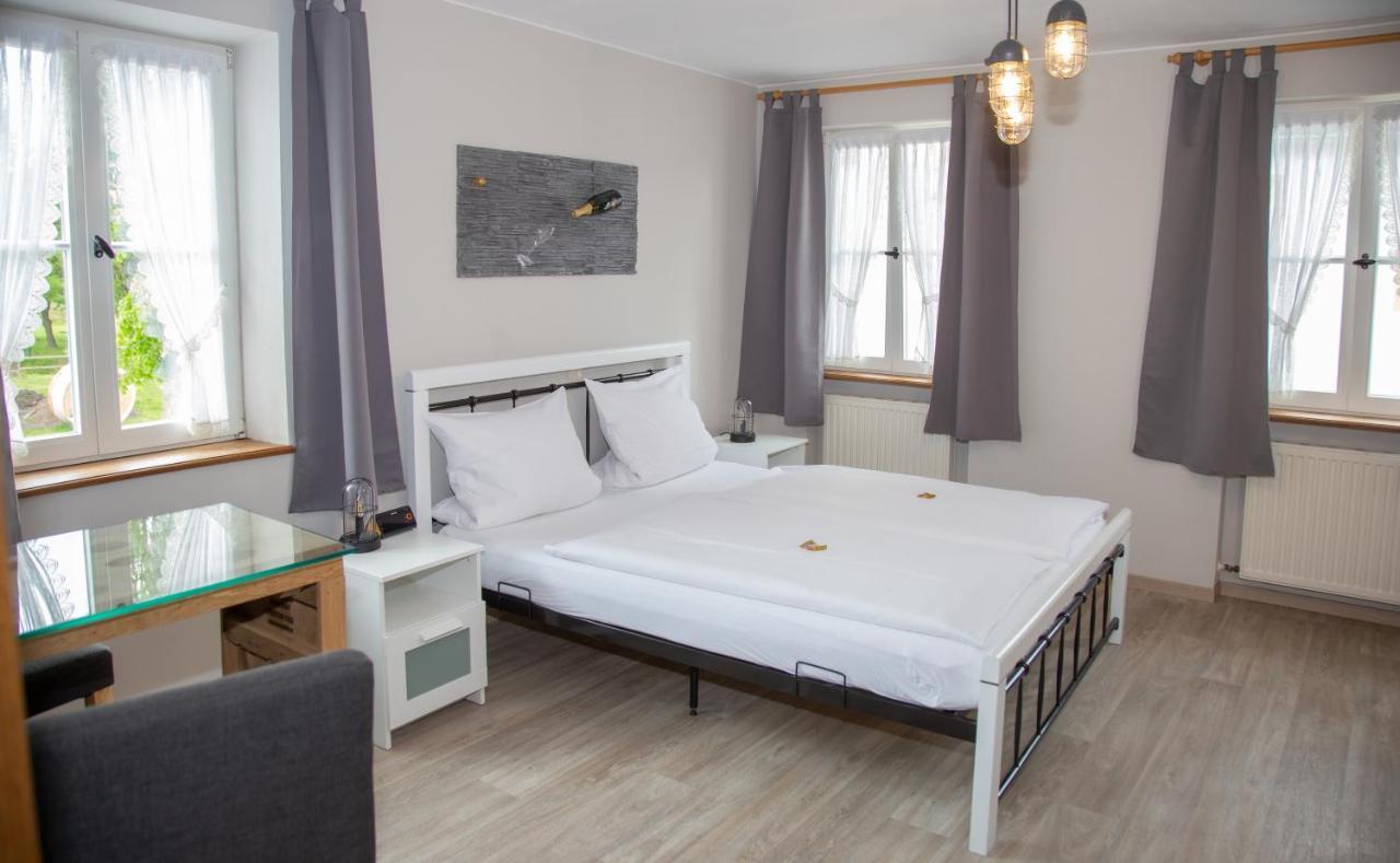 Weinhaus Kurtrierer Hof Hotel Leiwen Ngoại thất bức ảnh